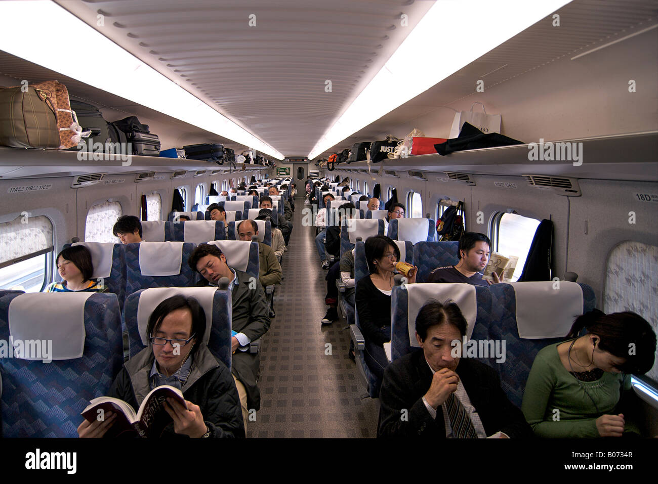 Intérieur d'un wagon de chemin de fer à grande vitesse. "Bullet Train" le Japon Banque D'Images