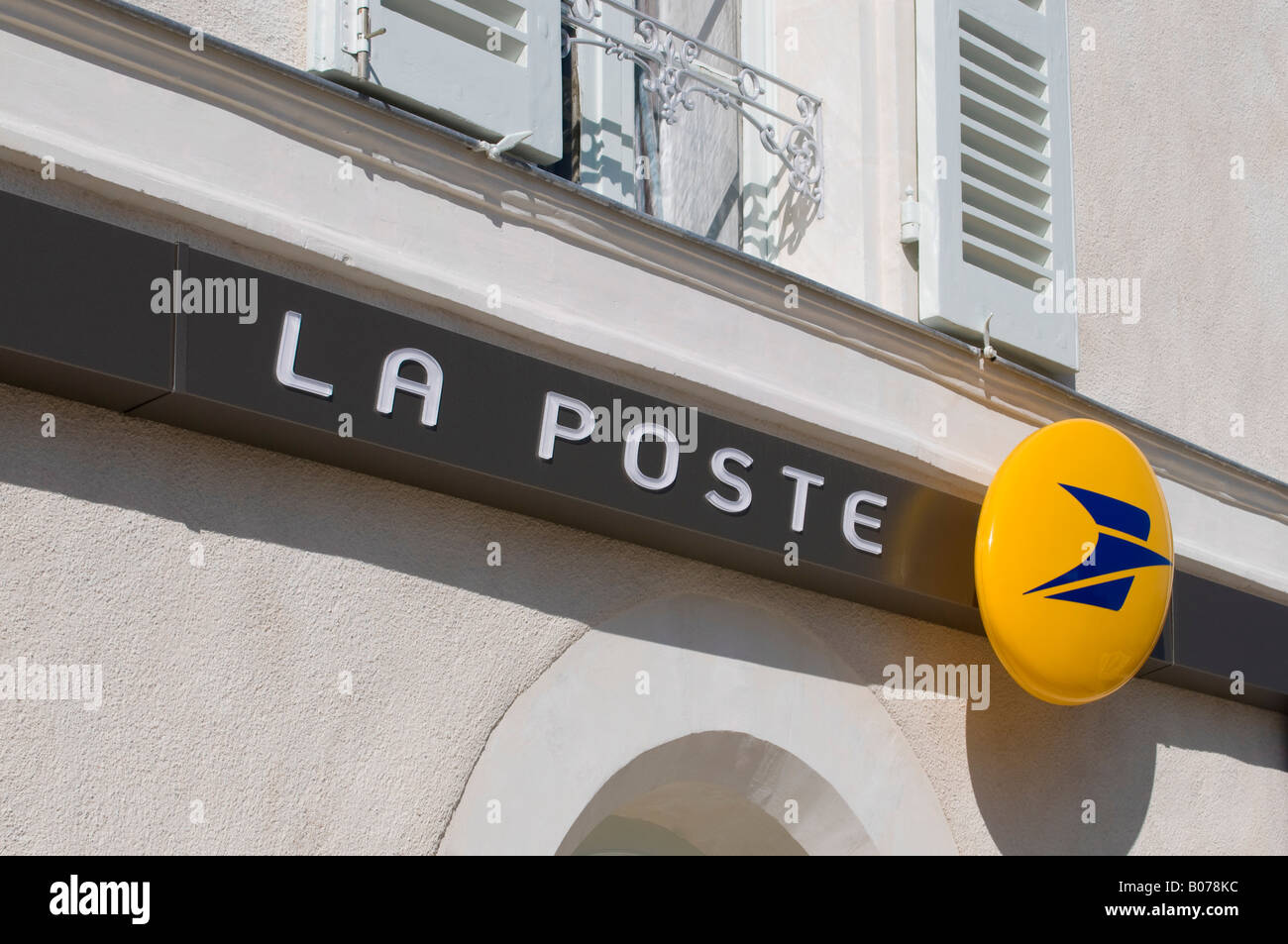 La Poste Bureau de poste signe, France. Banque D'Images