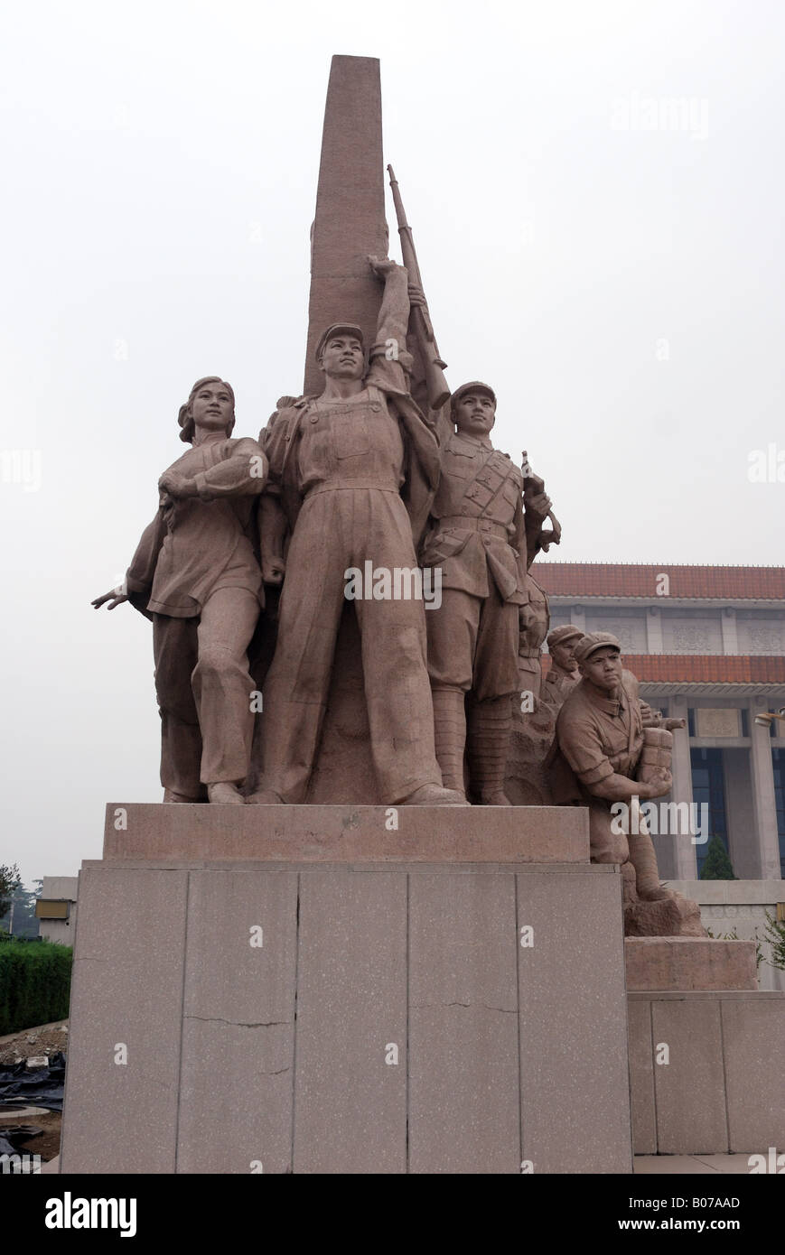 L'une des sculptures à l'extérieur de l'avant du mausolée du président Mao Place Tiananmen Chine Asie Beijing Peking City le président Mao Banque D'Images