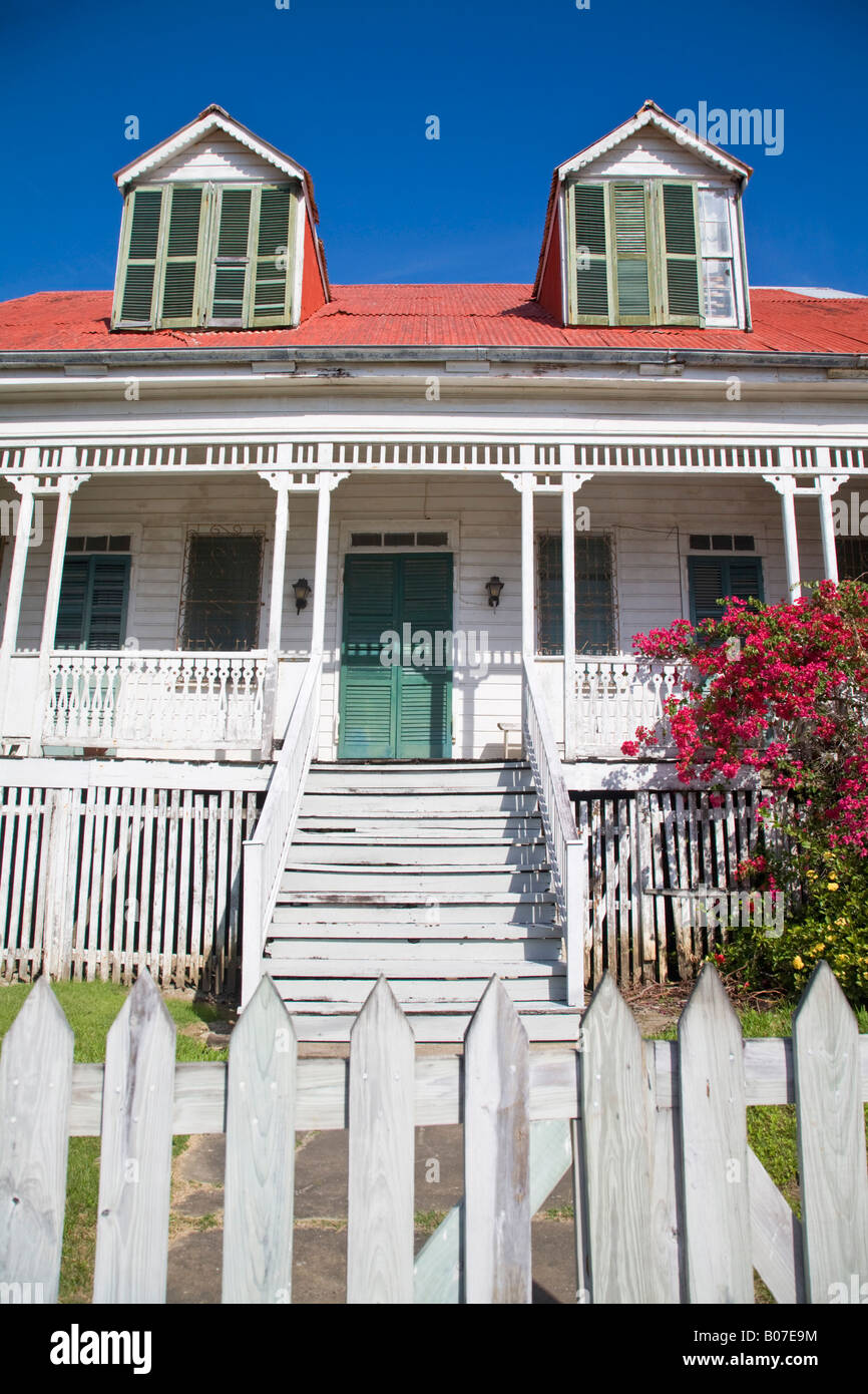 Belize, Belize City, Maisons en lining Memorial Park Banque D'Images