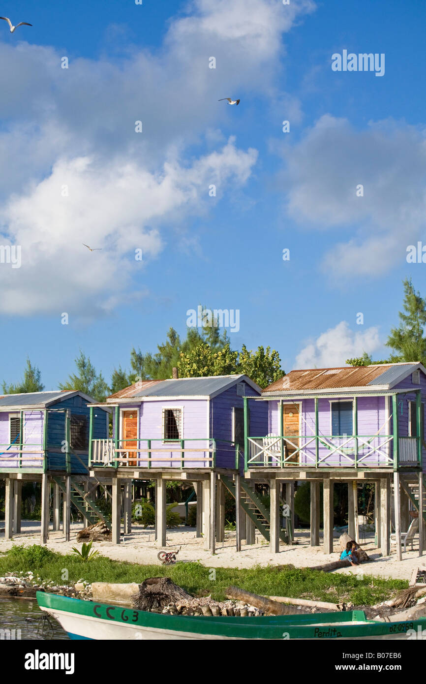 Caye Caulker, Belize, beach cabanas sur pilotis Banque D'Images