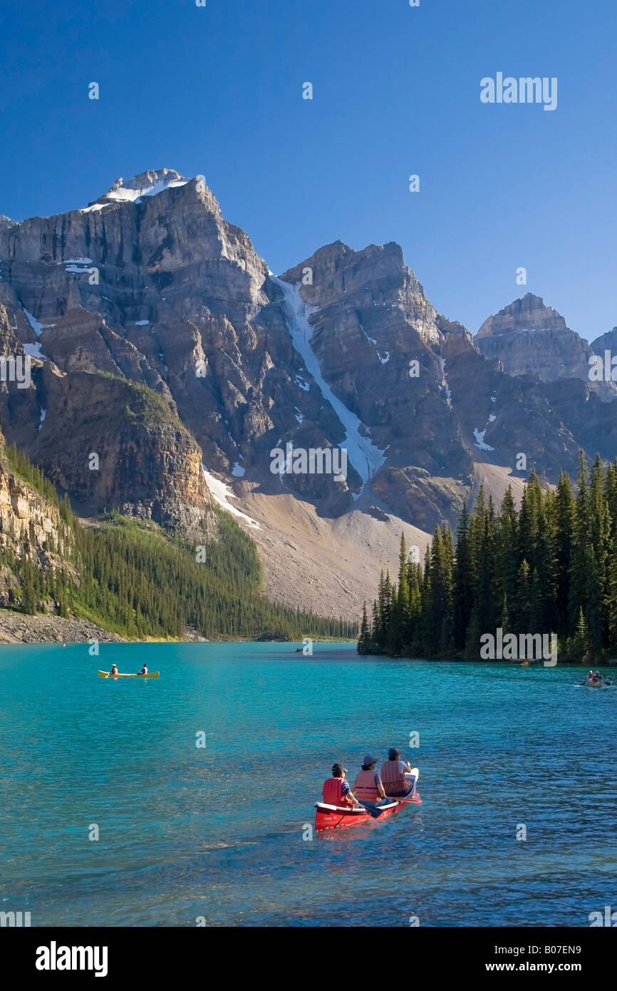 Le lac Moraine et la Vallée des sommets (10 pics) Wenkchemna au lever du soleil, Banff National Park, Alberta, Canada Banque D'Images