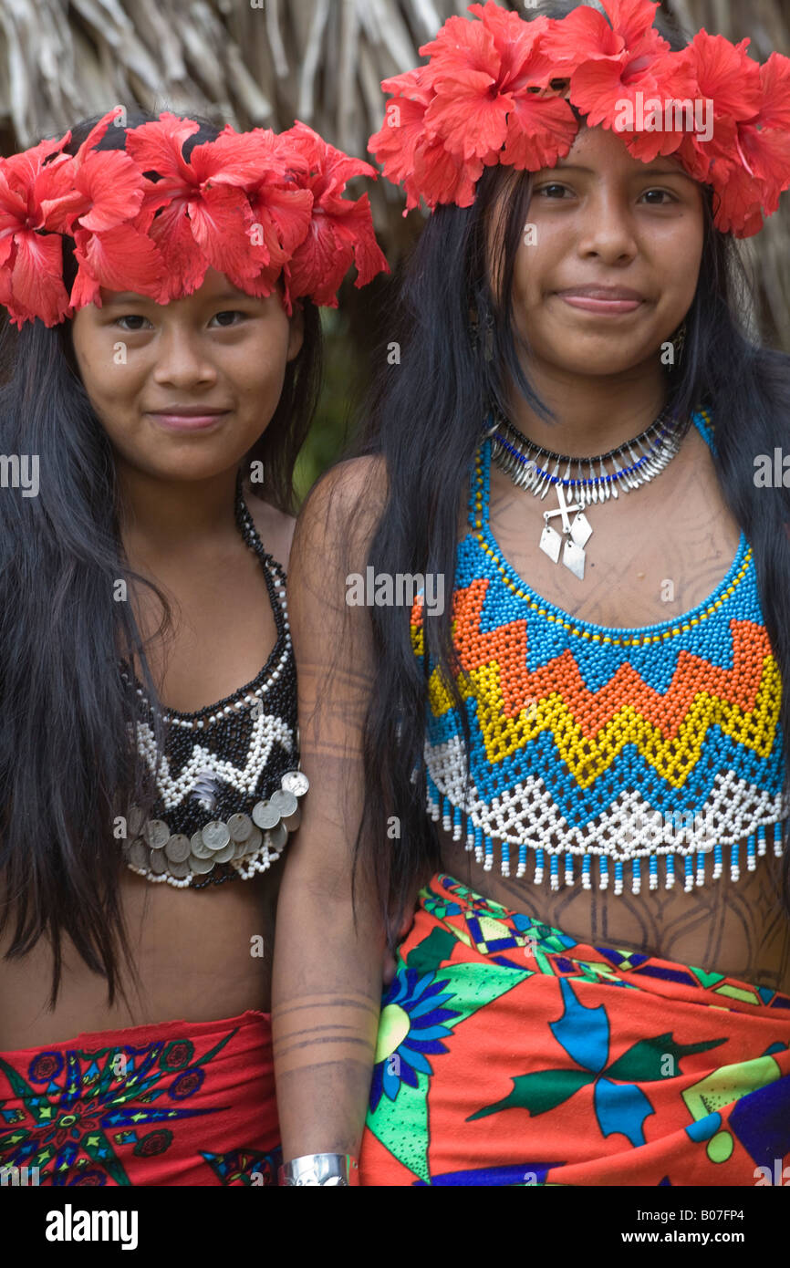 Panama, rivière Chagres, Village, femmes Embera Banque D'Images