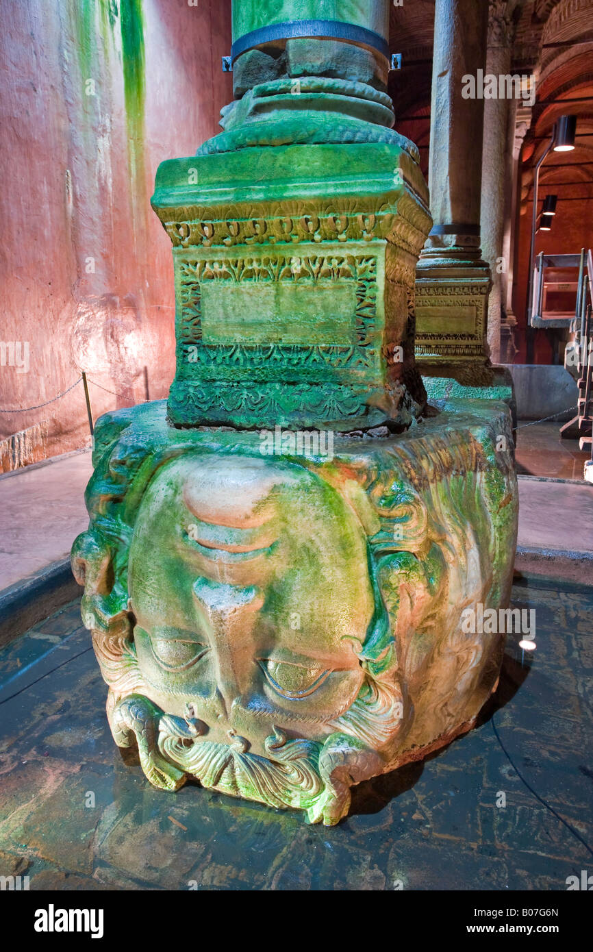 Tête de Méduse, la Citerne Basilique, Istanbul, Turquie Banque D'Images