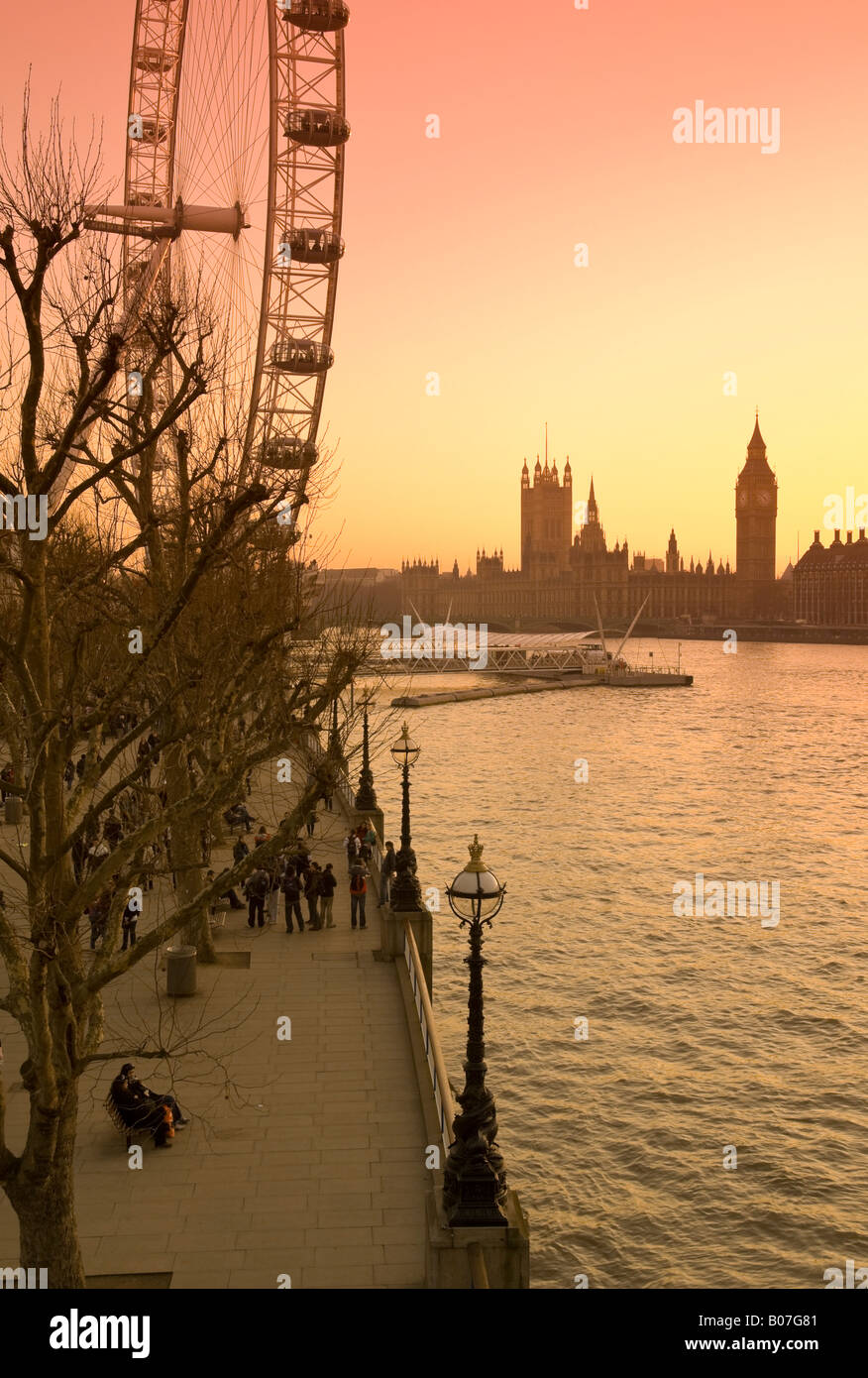 London Eye et Big Ben, South Bank, Londres, Angleterre Banque D'Images