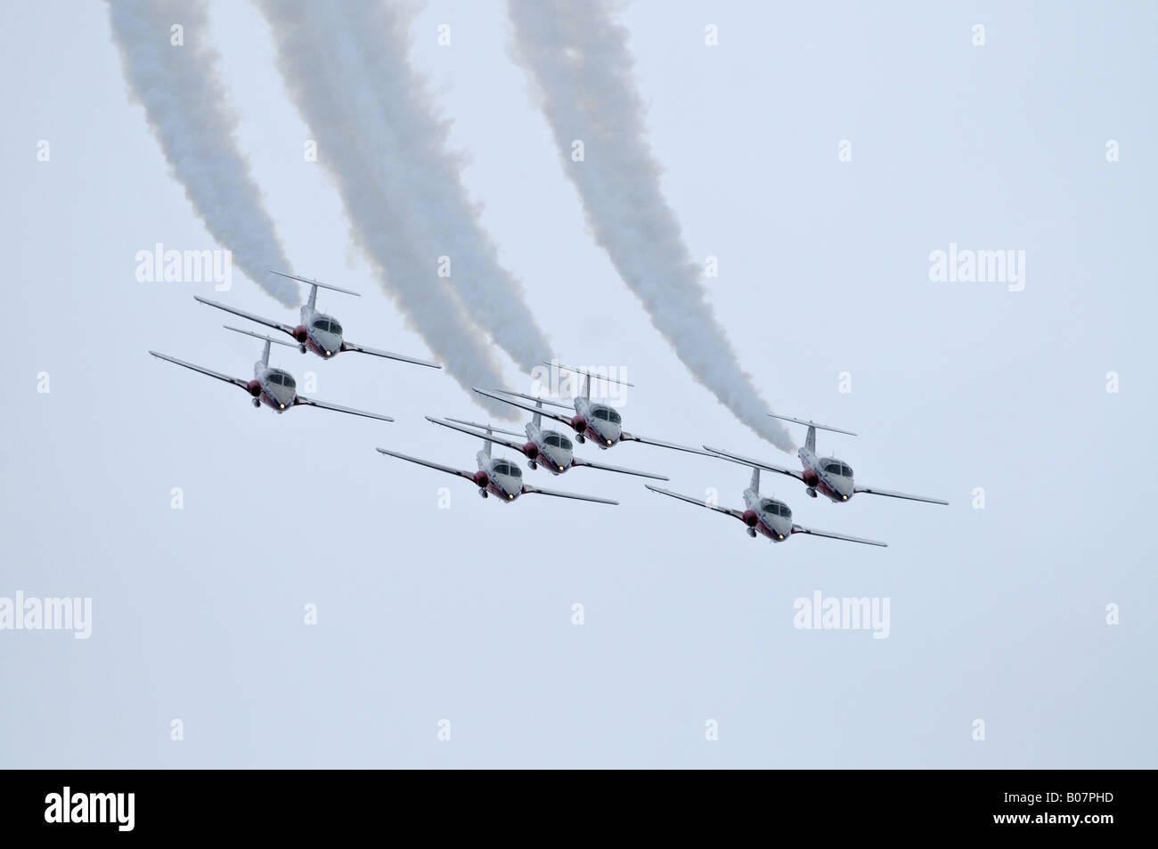 L'équipe des Snowbirds affichage dans la pratique de l'aviation au cours de la Base des Forces canadiennes Comox, Vancouver Island British Columbia Banque D'Images