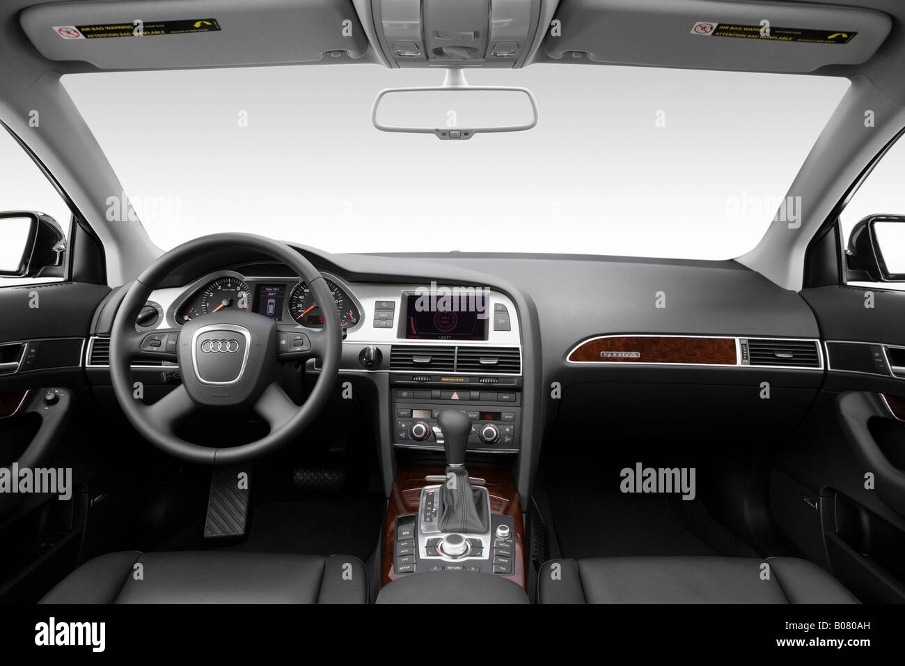 2008 Audi A6 Avant 3.2 FSI quattro en noir - planche de bord, console centrale, le levier de vitesses voir Banque D'Images