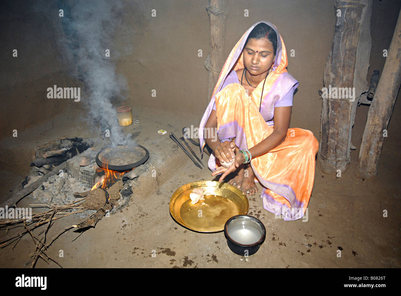 Femme de la cuisson. Pawara tribe Banque D'Images
