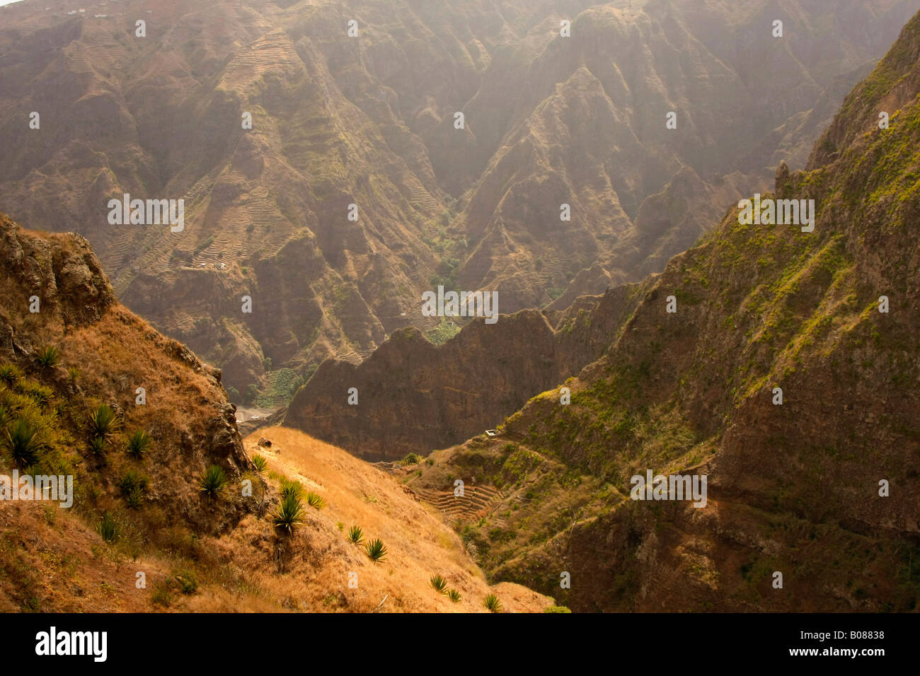 Paysage spectaculaire avec de hautes montagnes sur l'île de Santo Antao Cape Verde Banque D'Images