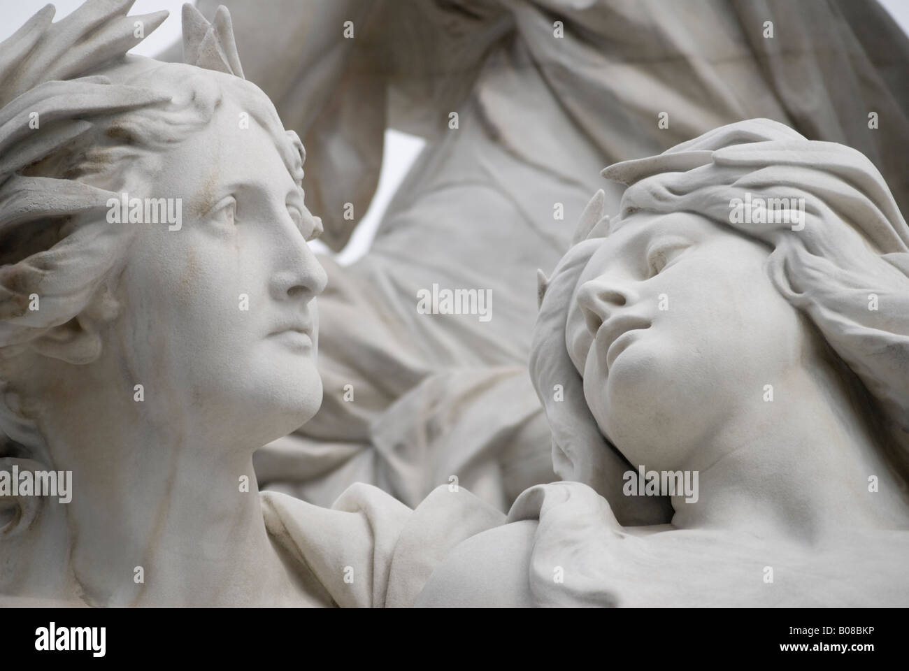 Vienne, Autriche. La fontaine Pallas Athene /Pallas-Athene-Brunnen (Carl Kundemann; 1902) devant l'édifice du Parlement. Détails Banque D'Images