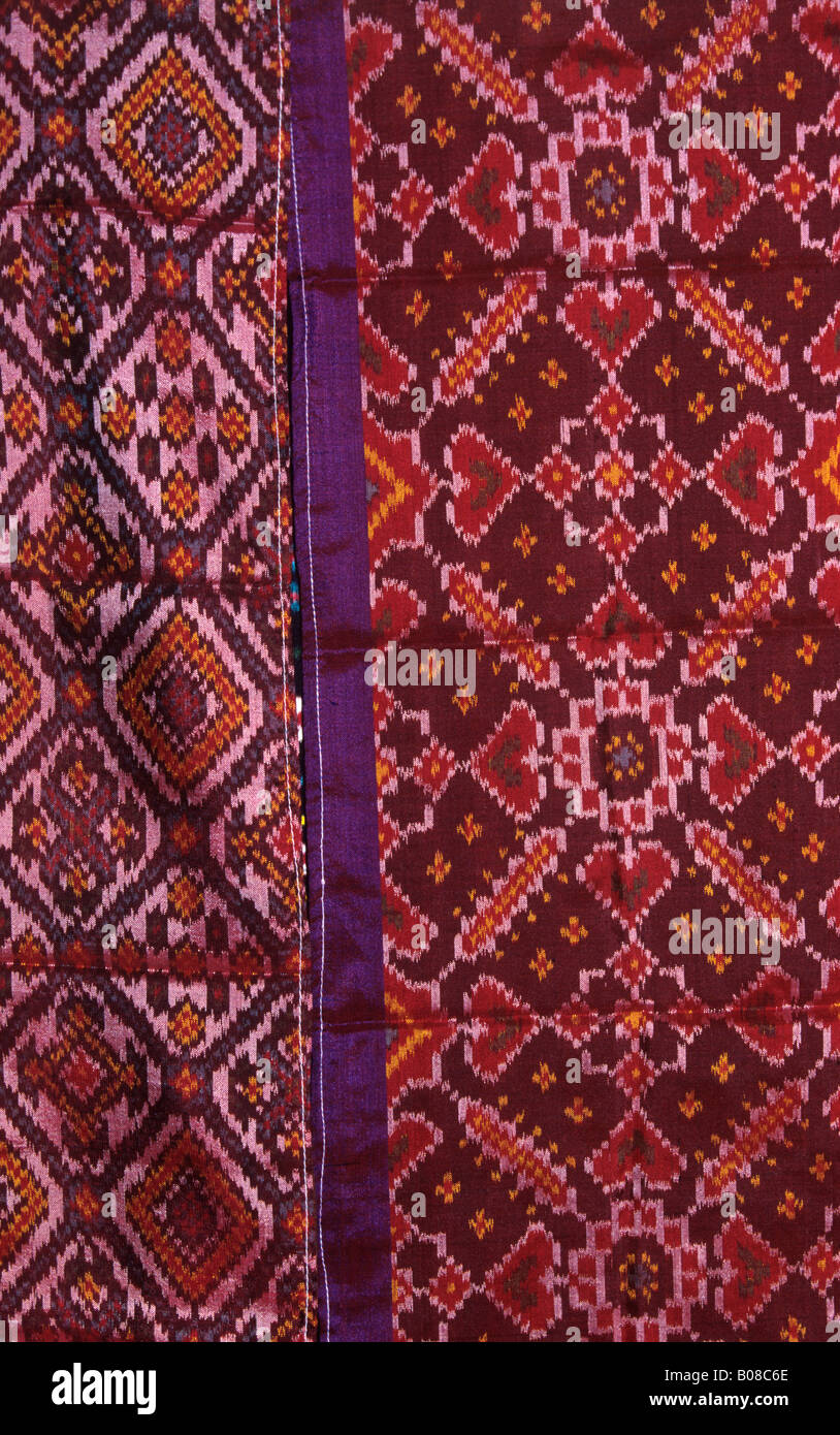 L'Inde Gujerat Rann de Kutch artisanat Ningad Harijan ikat patola soie Village de tissage par Dharamshi Maheshwari master weaver Banque D'Images