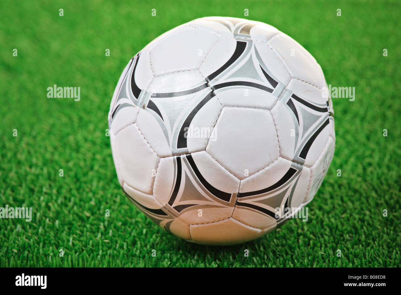 Ballon De Football Ou De Football Blanc Noir Banque d'image et photos