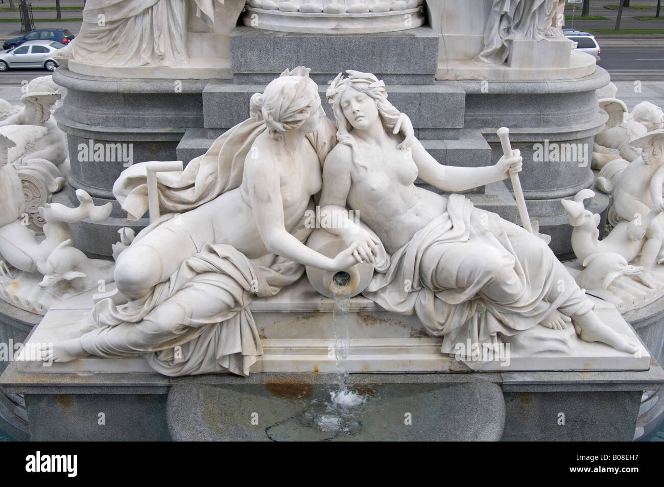 Vienne, Autriche. La fontaine Pallas Athene /Pallas-Athene-Brunnen (Carl Kundemann; 1902) devant l'édifice du Parlement. Détails Banque D'Images