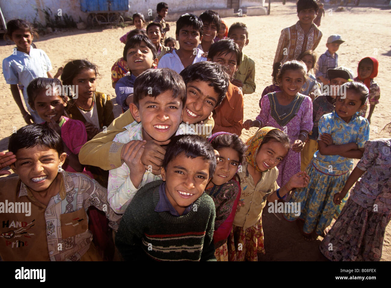 L'Inde Gujerat Rann de Kutch Ningad Harijan enfants Village Banque D'Images