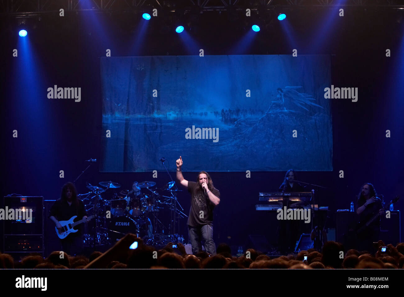 Chant : Russell Allen, guitare : Michael James Romeo, basse : Michael Anthony LePond III, batterie : Jason Rullo, et clavier : Michael Banque D'Images