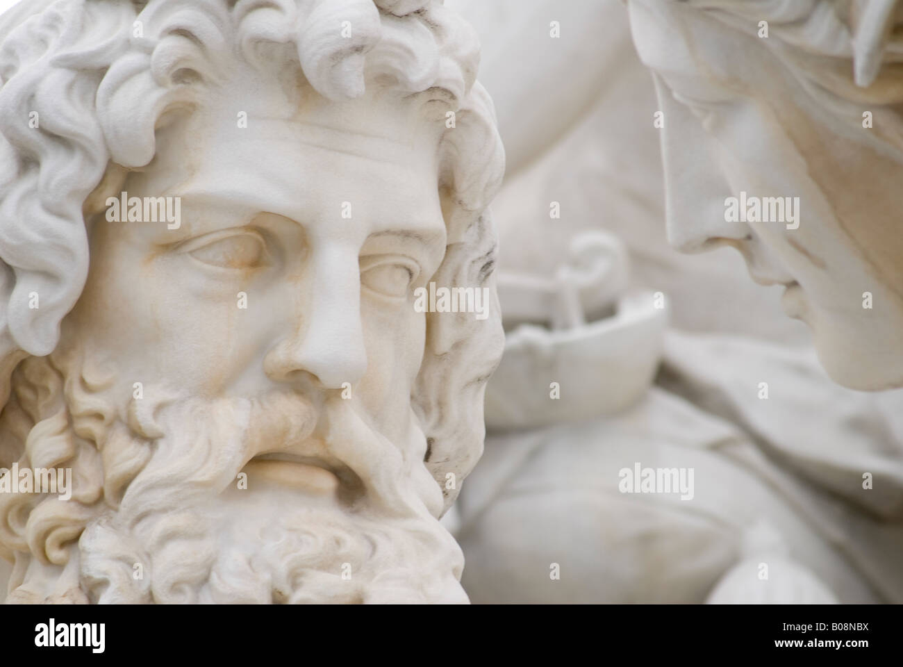 Vienne, Autriche. La fontaine Pallas Athene /Pallas-Athene-Brunnen (Carl Kundemann; 1902) devant l'édifice du Parlement. Détails Banque D'Images