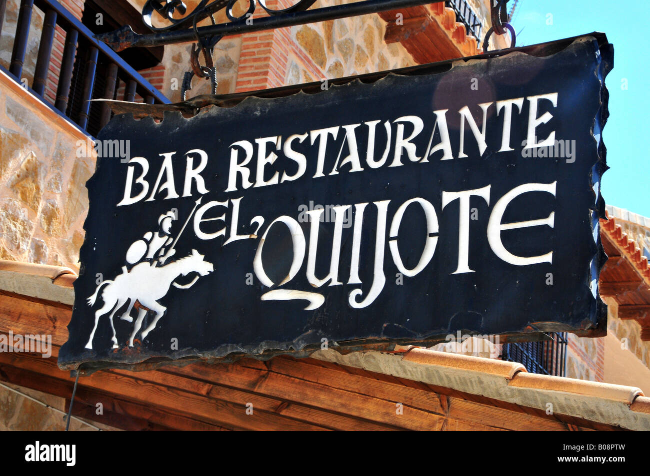 Restaurant sign 'Bar Restaurante El Quijote (Quichotte)', EL Toboso, région de Castille La Manche, Espagne Banque D'Images