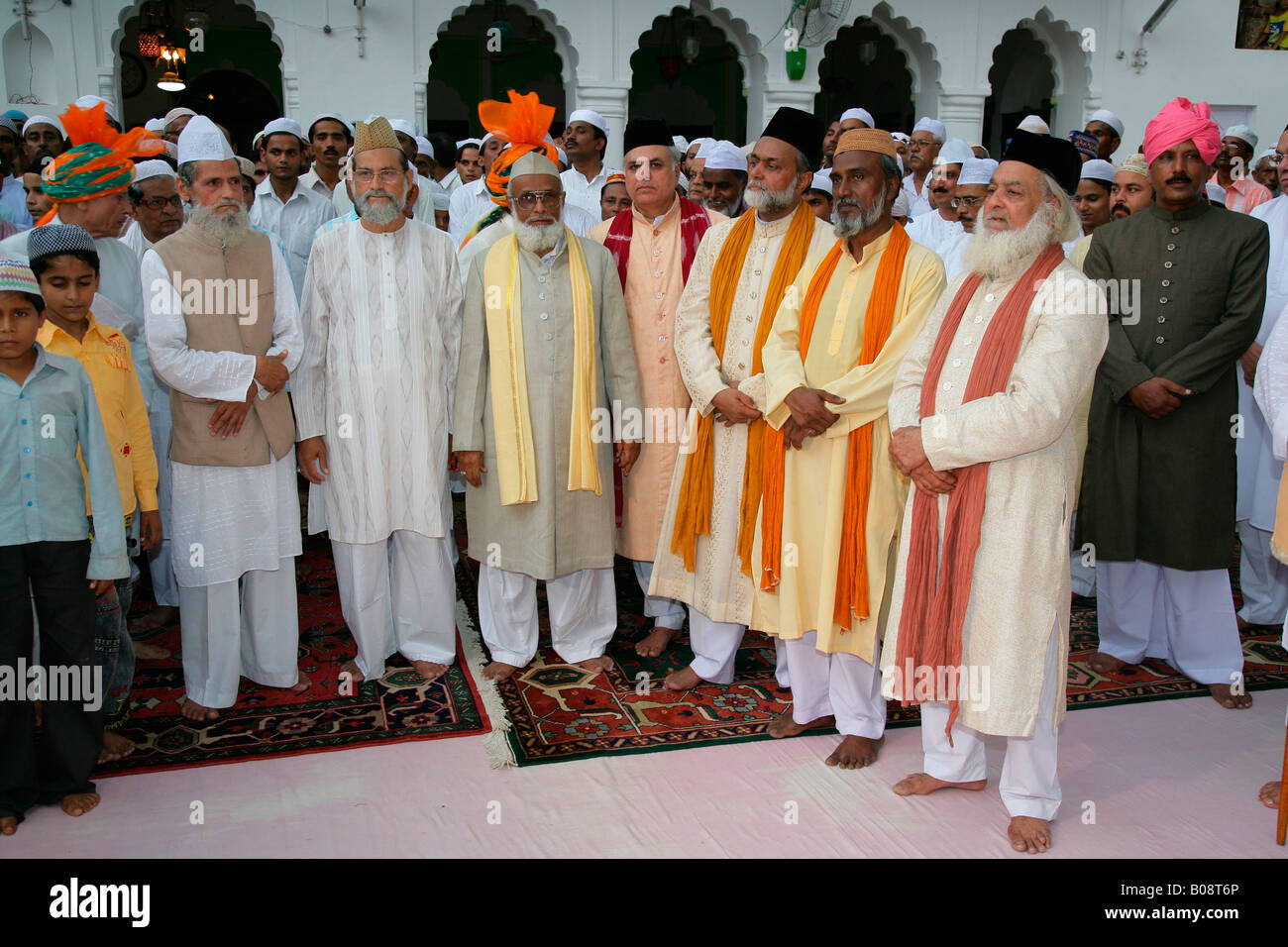 Des dignitaires musulmans, invités à un mariage, Soufi Sufi culte, Bareilly, Uttar Pradesh, Inde, Asie Banque D'Images