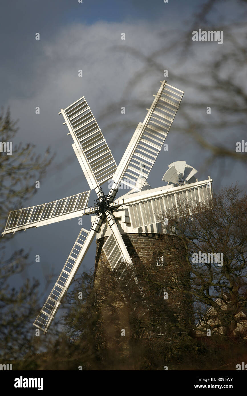 Moulin HEAGE DERBYSHIRE, Angleterre WIND POWER vieille tradition ancienne icône TRADITIONNELLE UK ENGLISH CONTRYSIDE VOILES VOILE AR CONSTRUCTION Banque D'Images