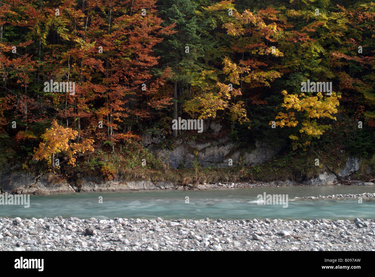 Rivière Rissbach, gamme de Karwendel, Tirol, Autriche Banque D'Images