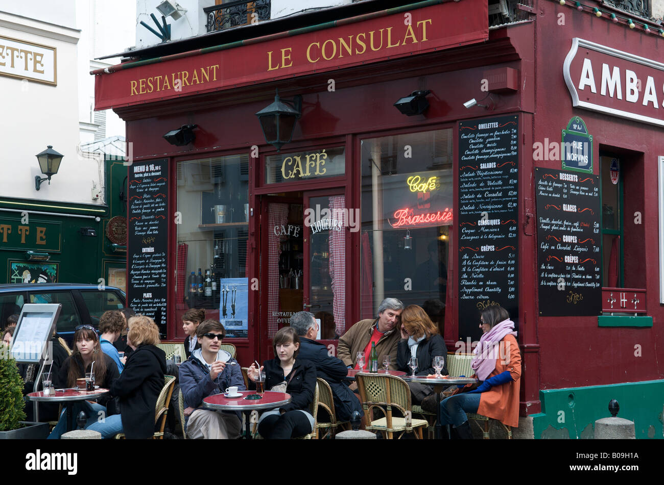 Assis au restaurant Le Consulat à Montmartre à Paris Banque D'Images