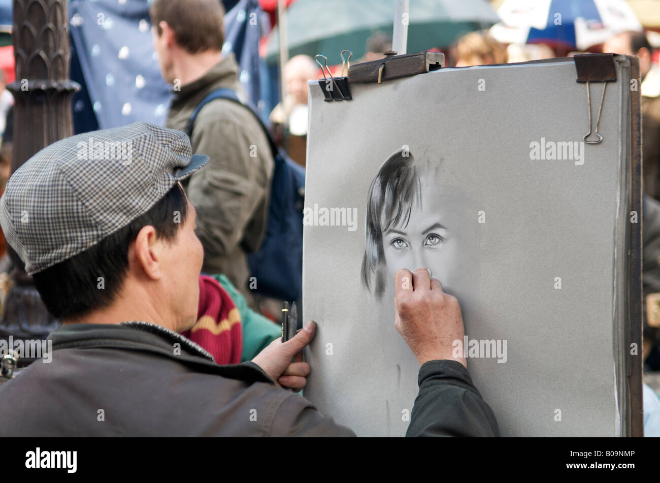 Artiste de rue à la Place du Tertre à Montmartre Paris Banque D'Images