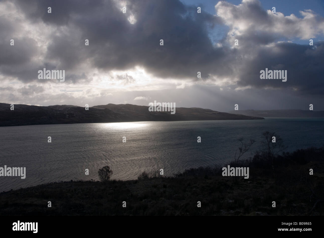 Tôt le matin, vue depuis la route sur le loch slapin elgol sur skye Banque D'Images