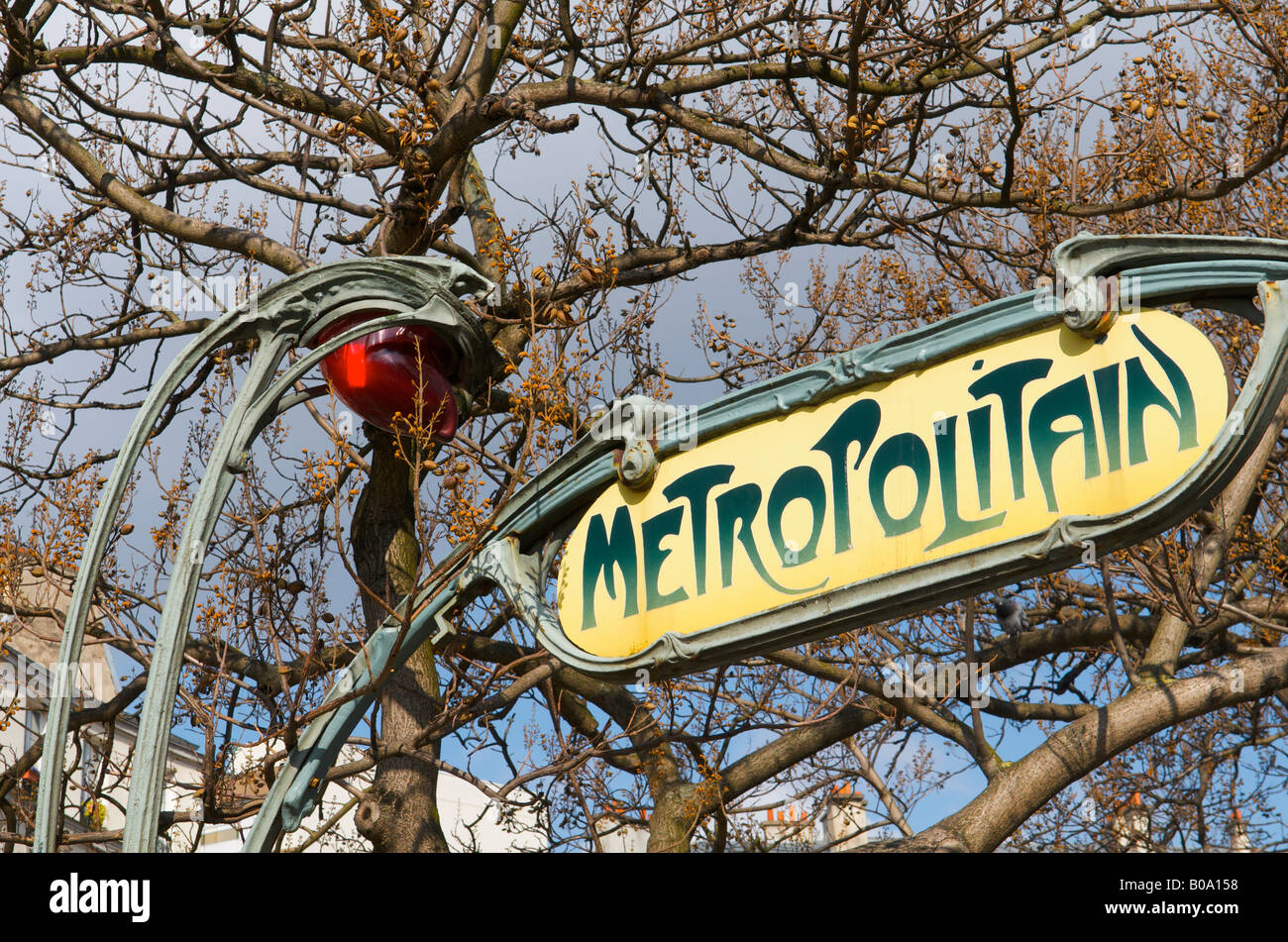 Signe de l'Art nouveau sur le Métro à Paris Banque D'Images