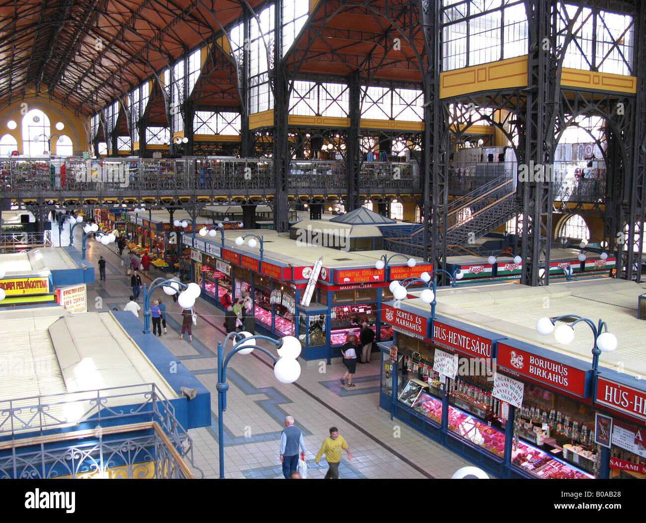 BUDAPEST, HONGRIE. Nagycsarnok (Grande halle) à la fin de Vaci Utca sur le côté Pest de la ville. Banque D'Images