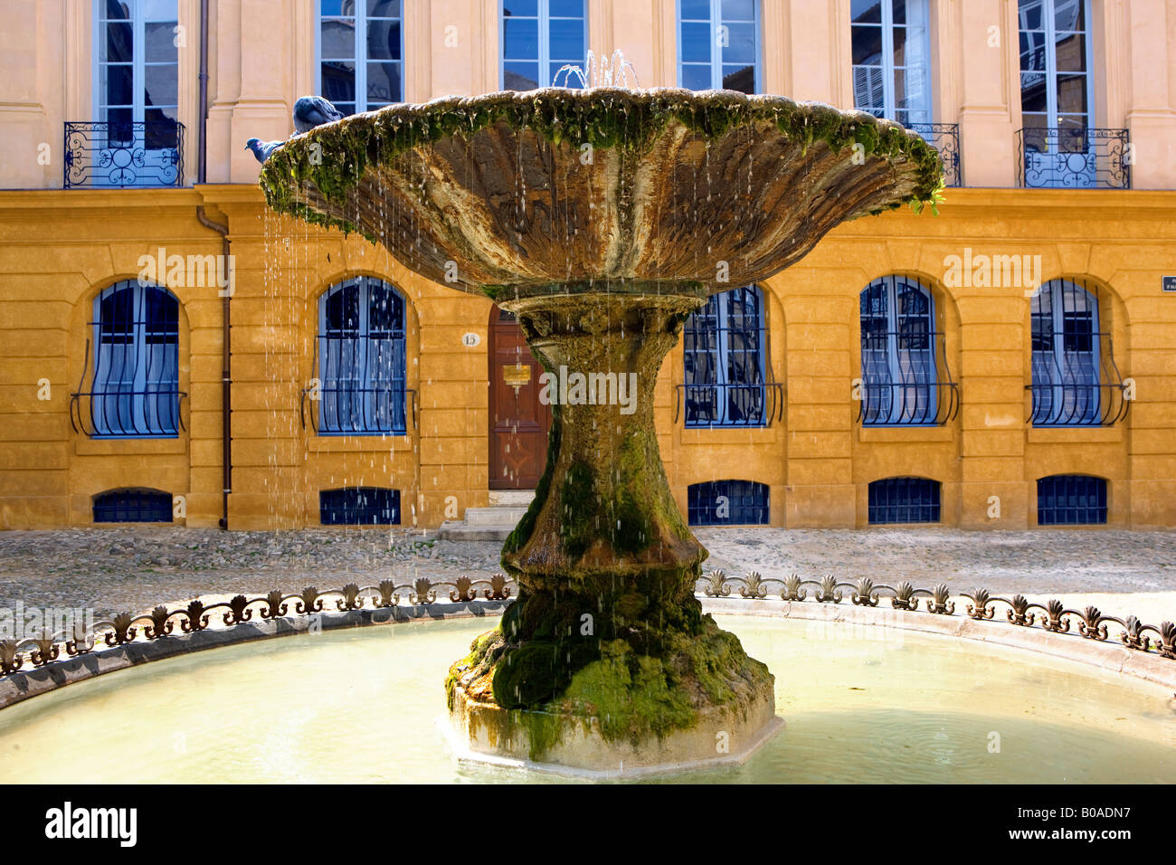 Fontaine de la place albertas à Aix en provence france Banque D'Images