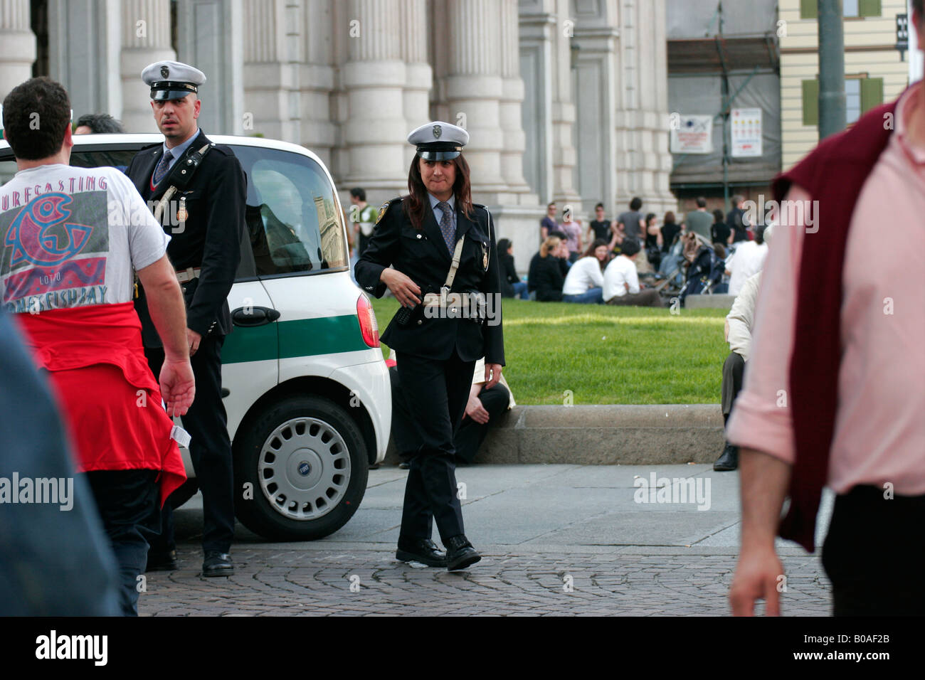 La police municipale contrôle les rues dans le centre-ville de Turin, Piémont, Italie. Banque D'Images