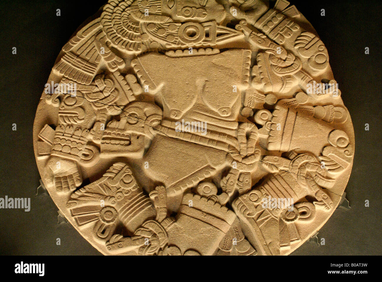 Pierre circulaire représentant la déesse de la lune Aztèque Coyolxauhqui démembrée, Museo del Templo Mayor, Mexico Banque D'Images