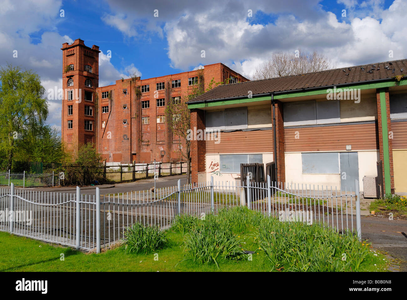 Lloydfield sur Mill Street Mellor Miles Platting Manchester est une région défavorisée en ce moment en régénération. Banque D'Images