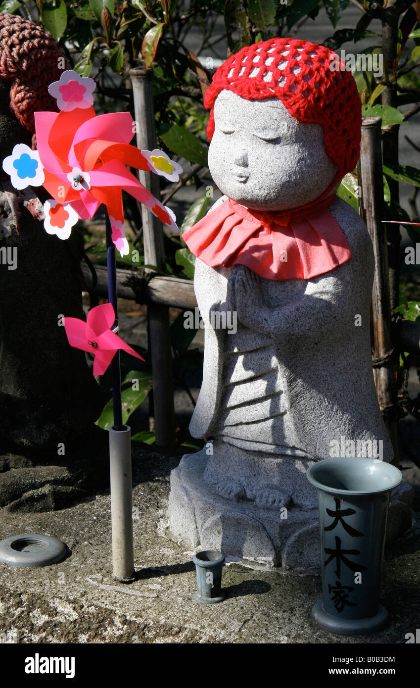 Statues Jizo d'enfants au Temple Zojo-ji, Tokyo, Japon Banque D'Images