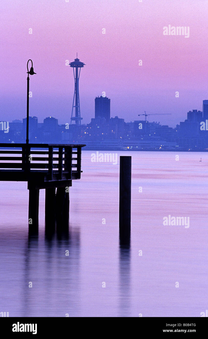 Gratte-ciel de Seattle d'un bout à l'Elliot Bay Seattle Washington USA Banque D'Images