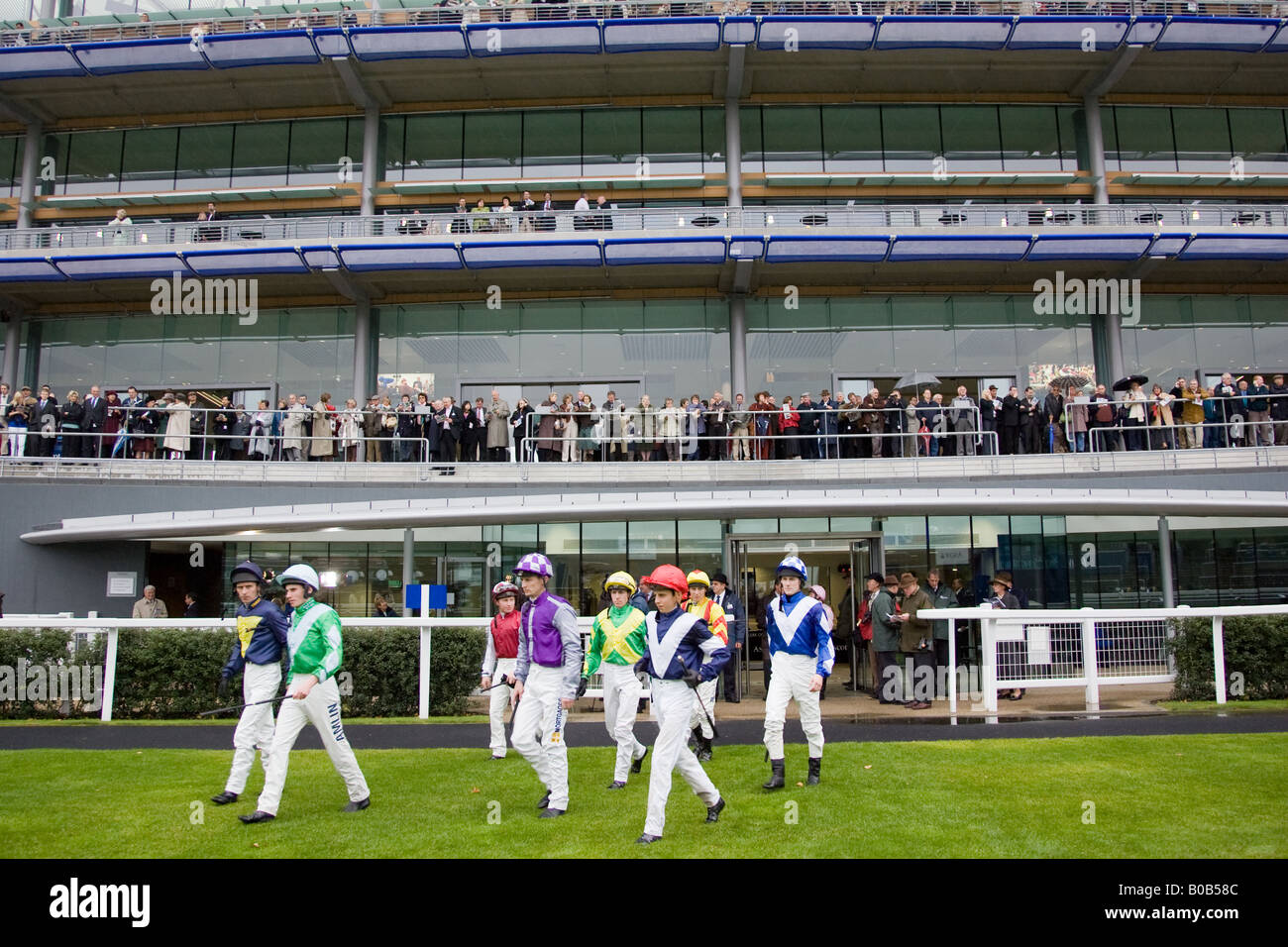 Les jockeys à l'Hippodrome d''Ascot Berkshire England Royaume-Uni Banque D'Images