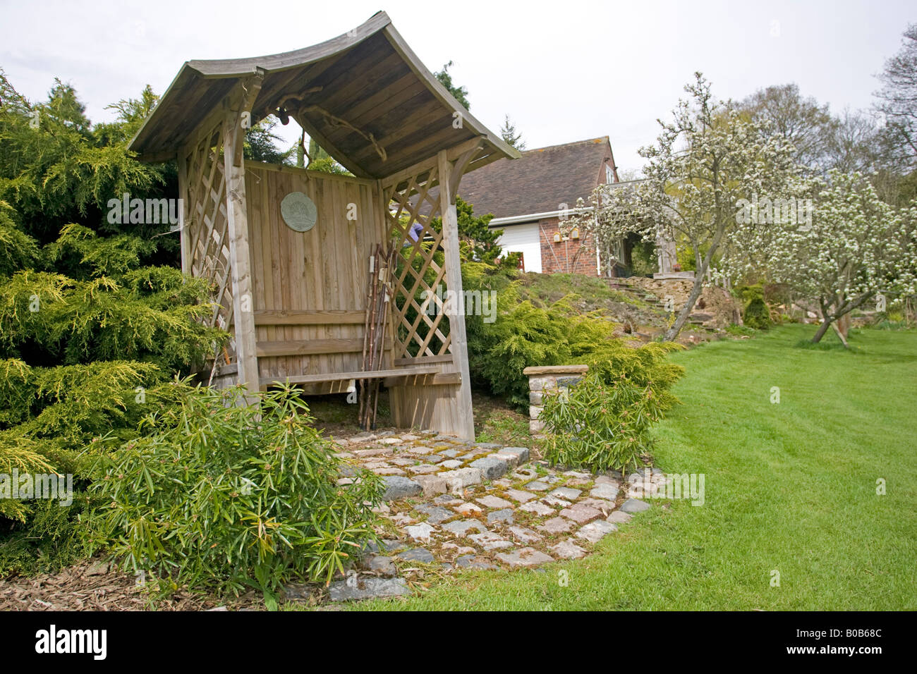 La pagode en bois jardin arbor de arbour UK Worcestershire Banque D'Images