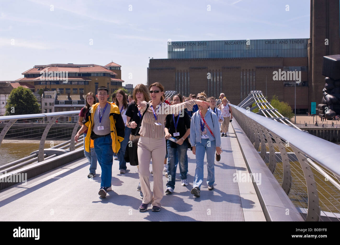 London Tour Guide avec groupe de touristes Banque D'Images