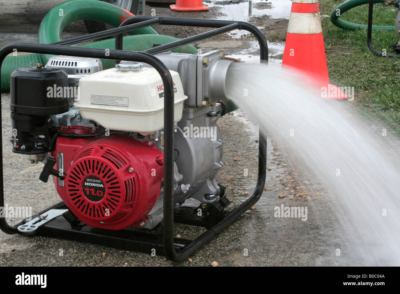 Pompe à essence d'égout drains inondé nous Midwest Banque D'Images