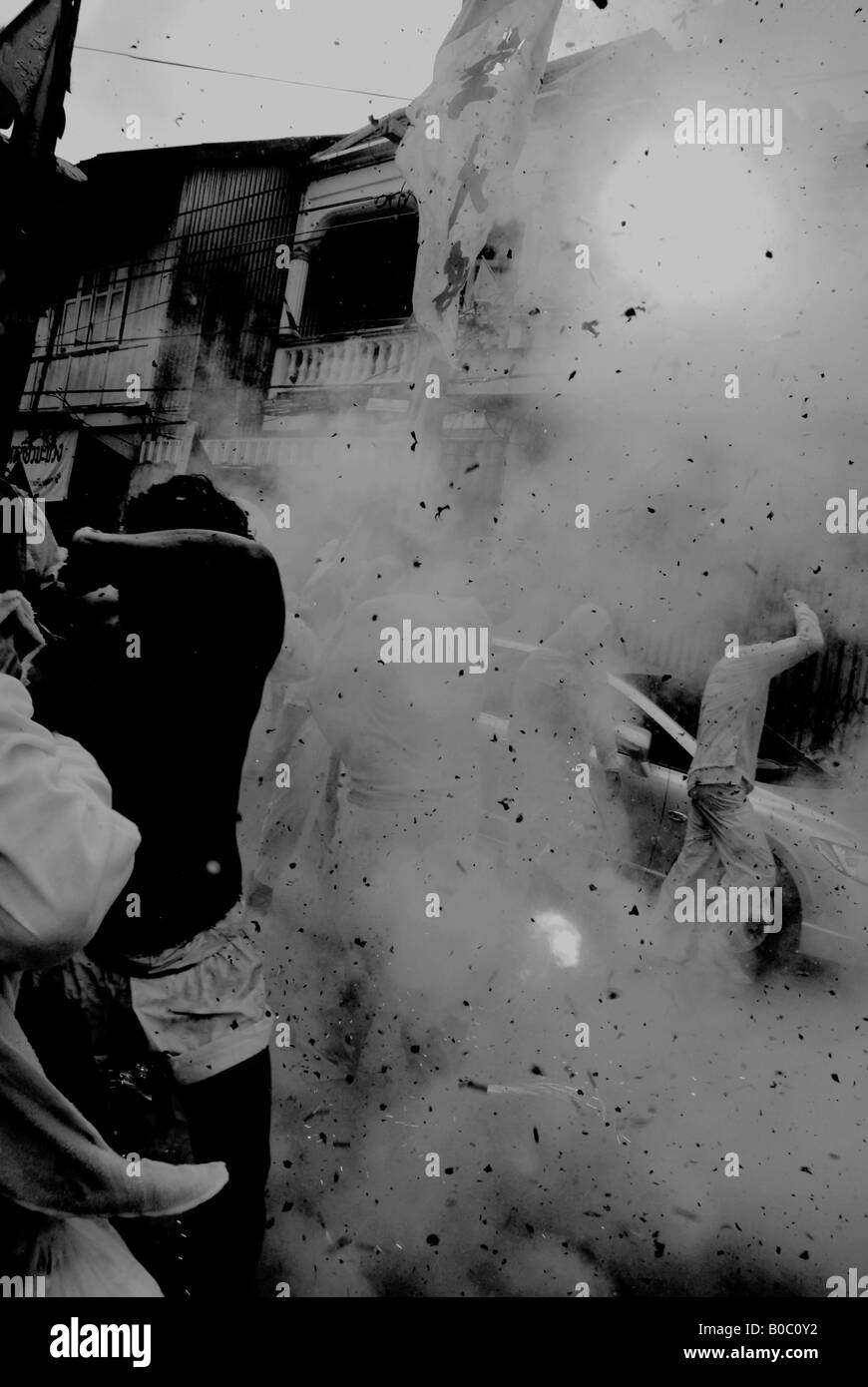 Style vegetrarian phuket warzone, explosant d'artifice dans toutes les directions Banque D'Images