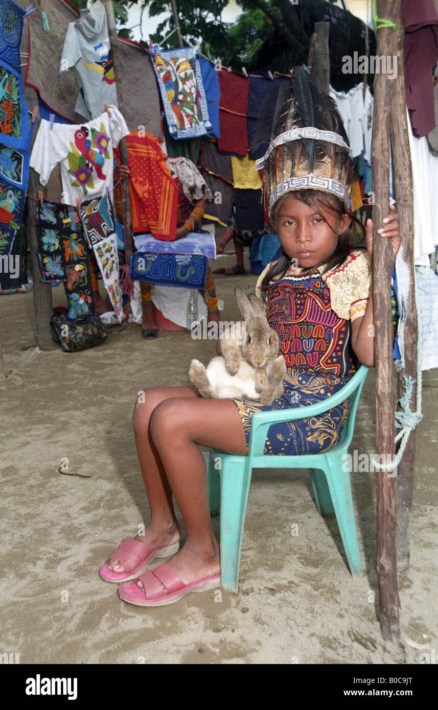 Les Indiens Kuna fille sur l'îles San Blas Panama Banque D'Images