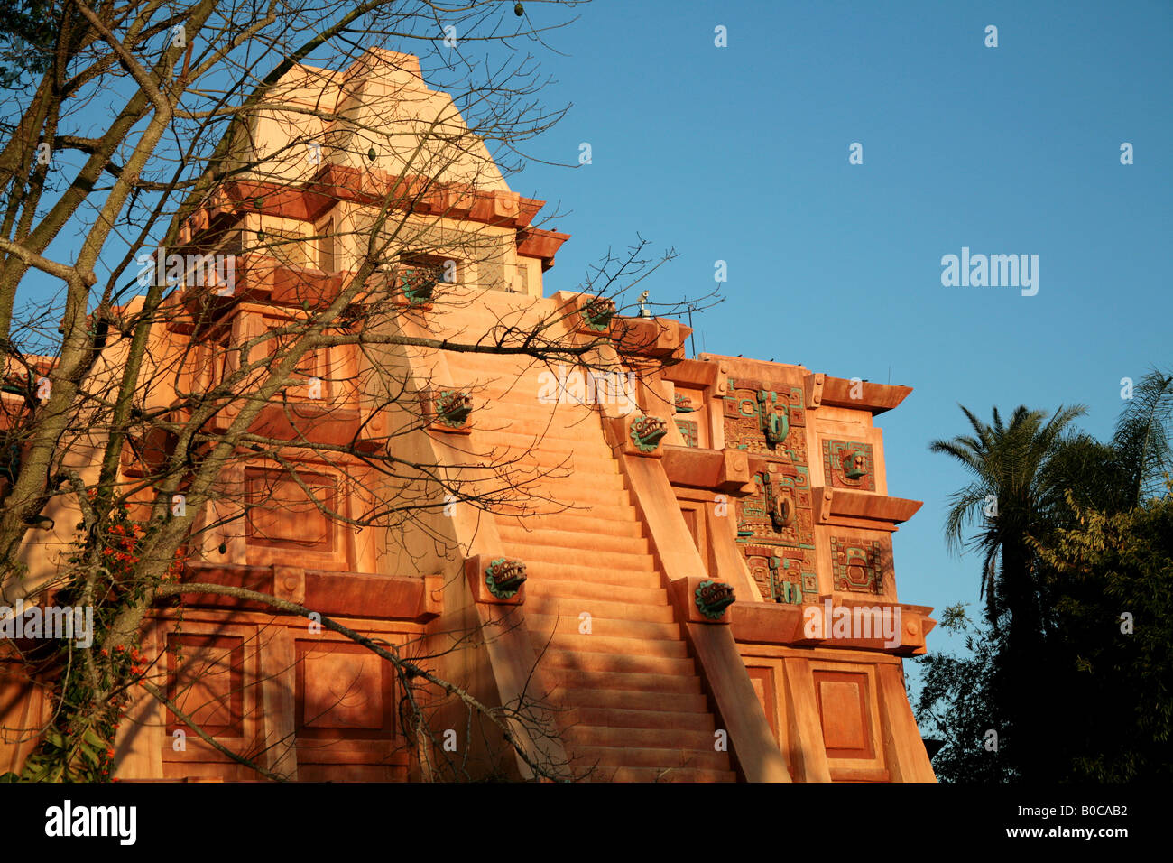 Epcot Center Mexique stand avec une pyramide de la construction. Pour un usage éditorial uniquement. Banque D'Images