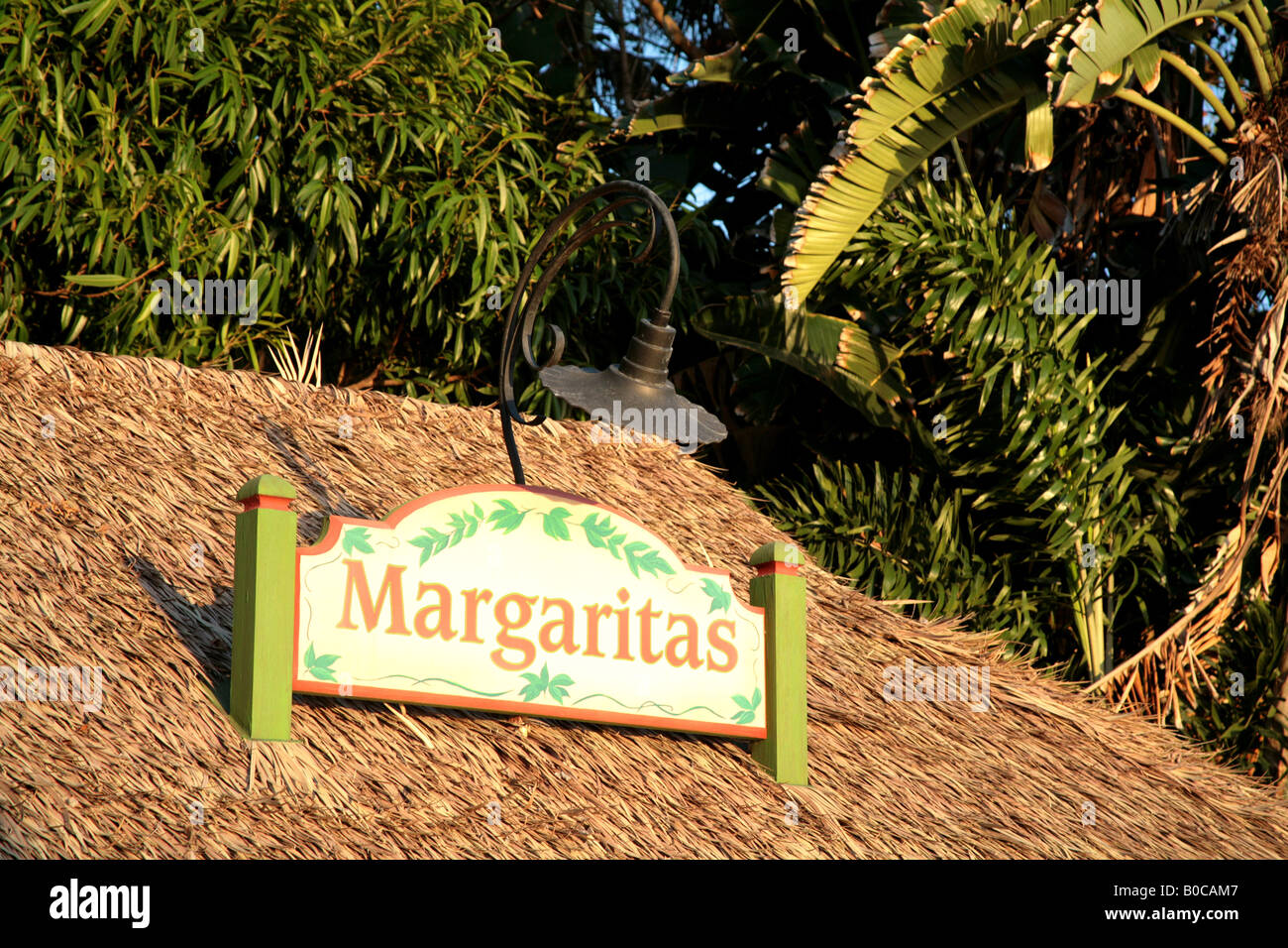 Un signe avec le mot Margaritas et une lampe. Pour un usage éditorial uniquement. Banque D'Images