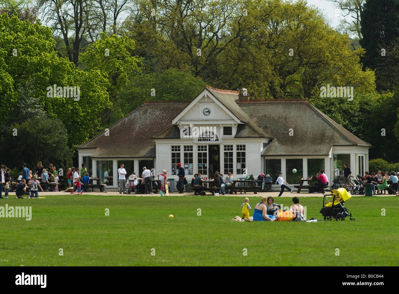 'Dulwich Village' South London SE21 London UK 76200 Park Café HOMER SYKES Banque D'Images
