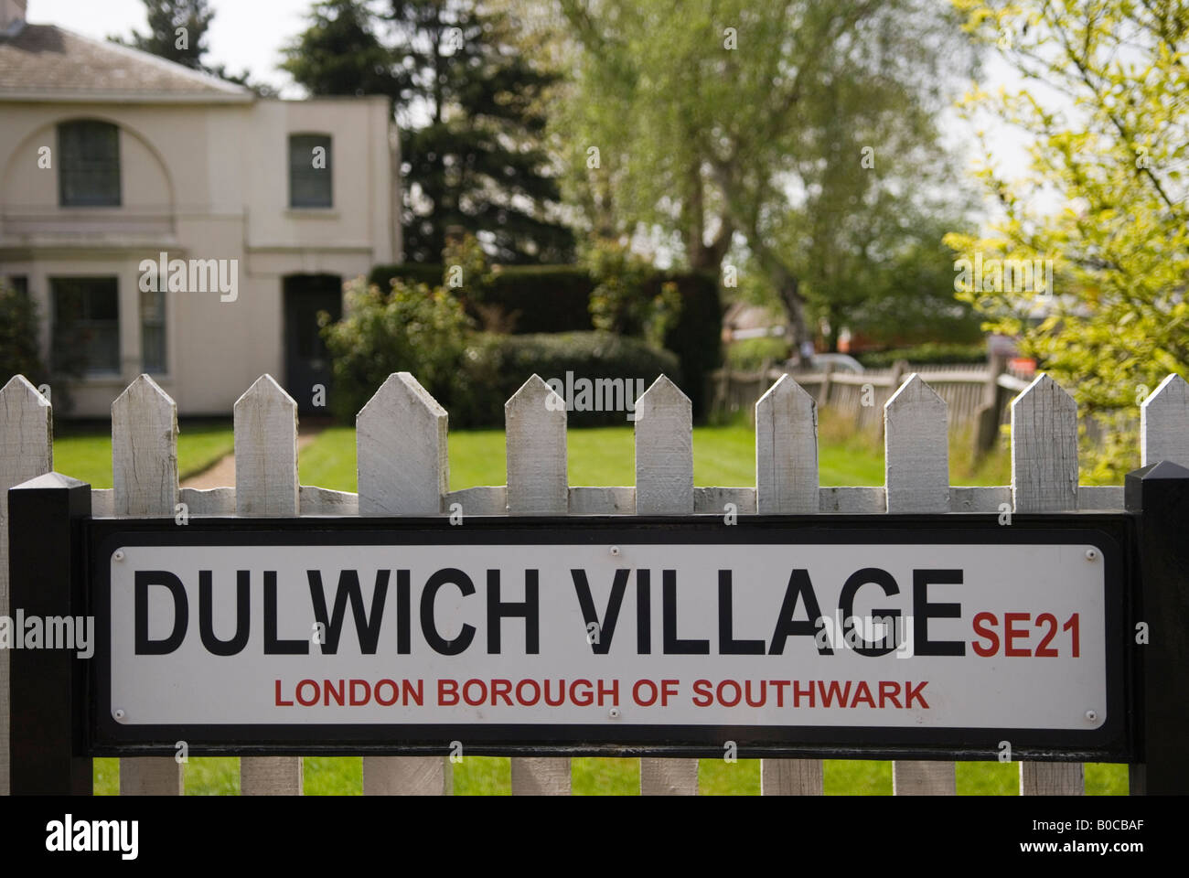 Dulwich Village signe South London SE21 London Borough of Southwark 2008 2000s UK HOMER SYKES Banque D'Images