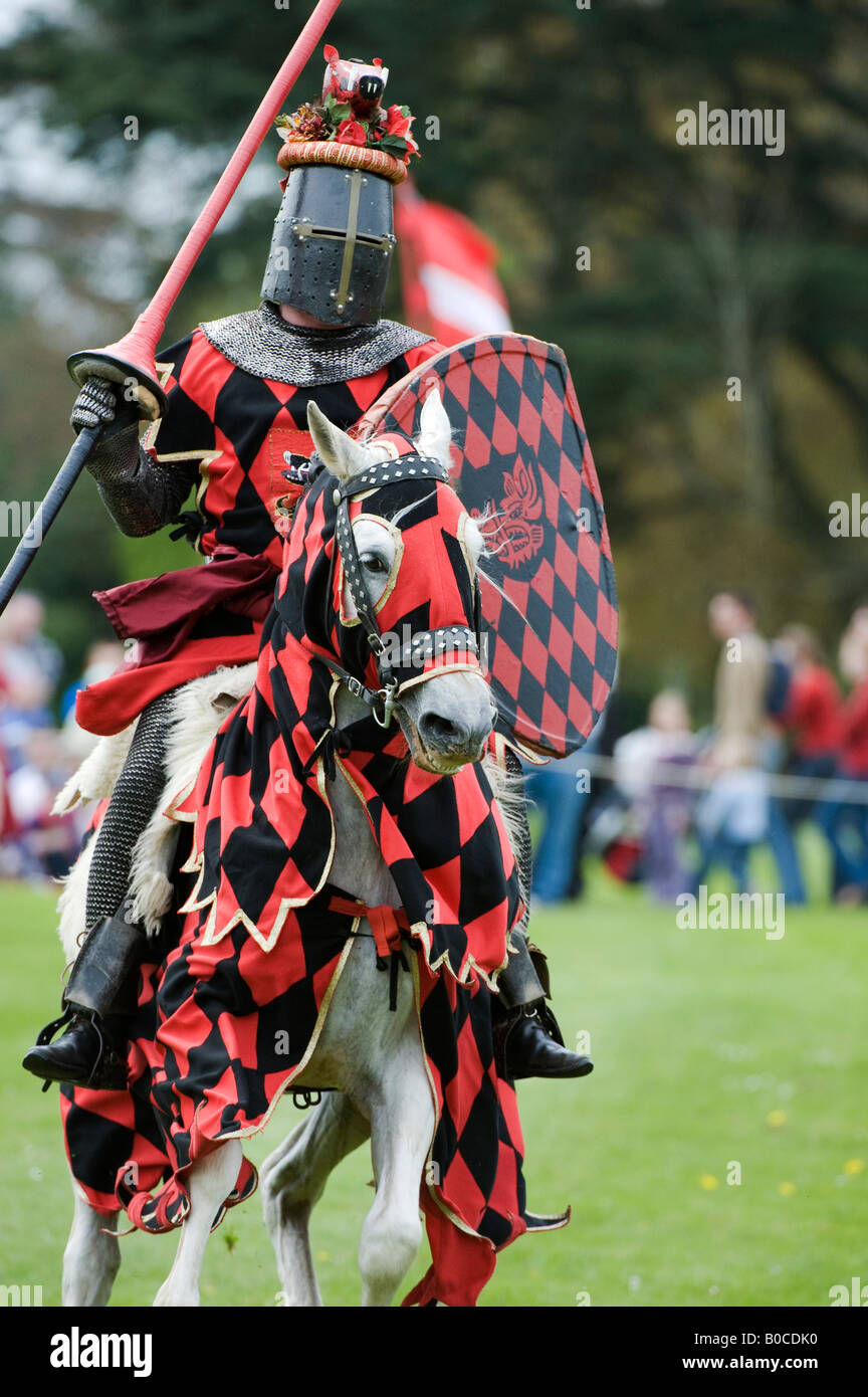 Jousting chevalier médiéval. Blenheim Palace, Oxfordshire, Angleterre Banque D'Images