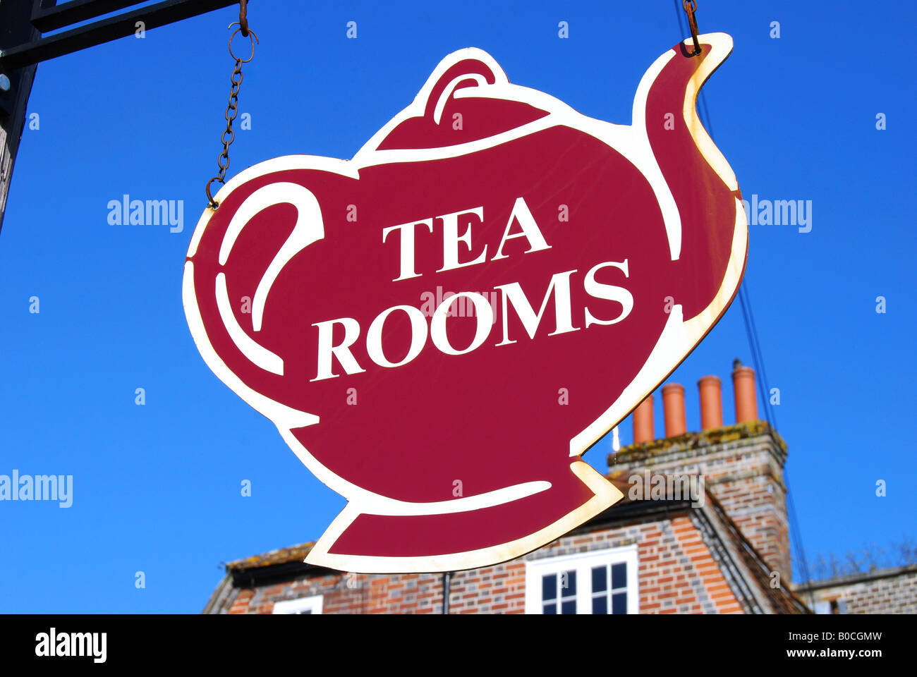 Les salons de thé, signe de l'usine de Chesapeake, Bridge Street, Wickham, Hampshire, Angleterre, Royaume-Uni Banque D'Images