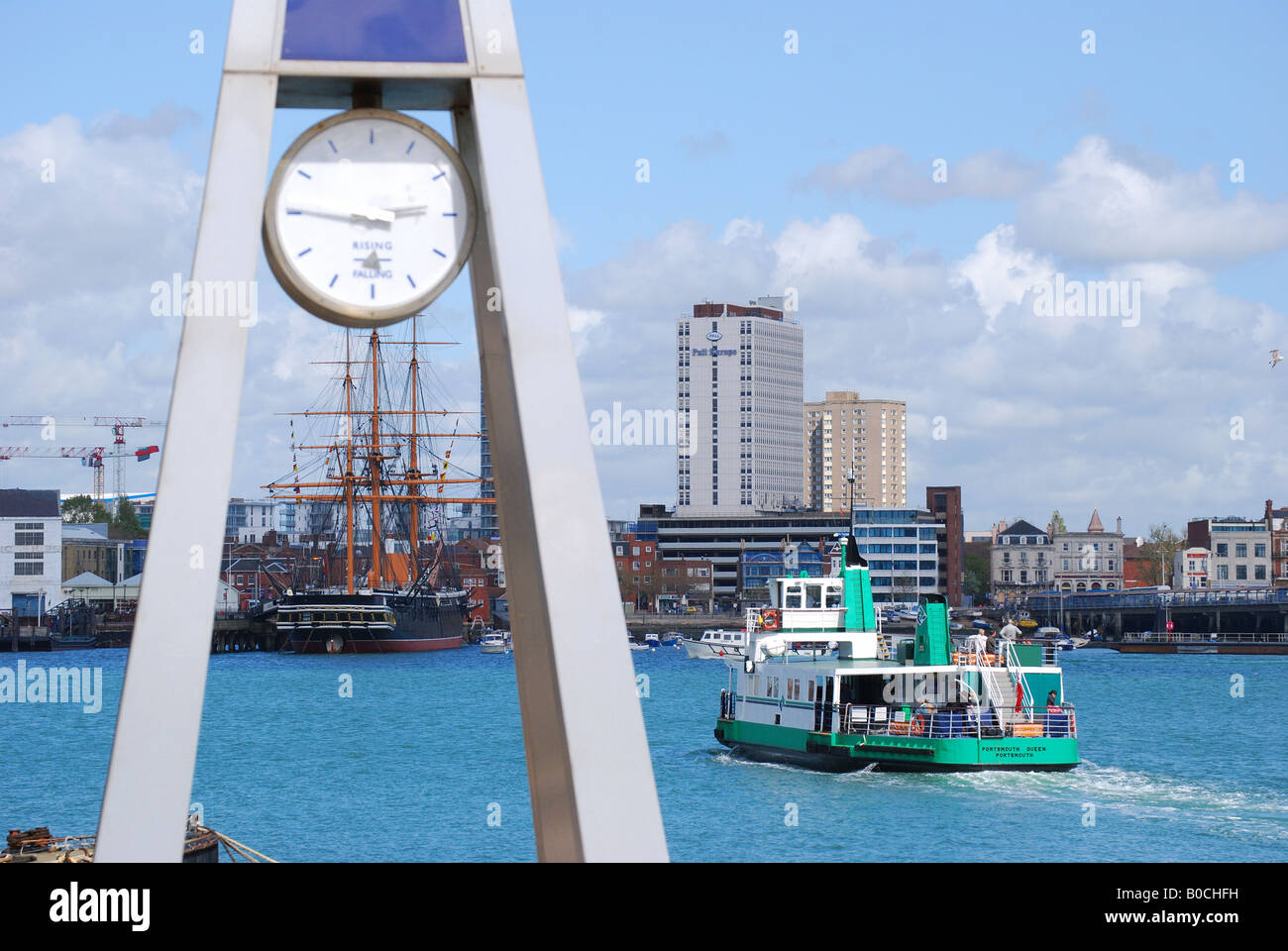 Tour de l'horloge des marées et Gosport Gosport Ferry, Esplanade, à Gosport, Hampshire, Angleterre, Royaume-Uni Banque D'Images