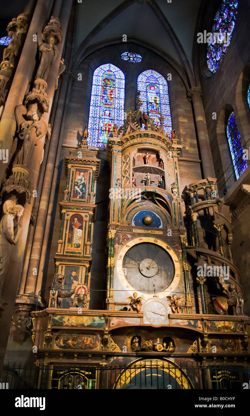 Horloge astronomique, Notre-Dame cathédrale gothique du 14e siècle, Strasbourg, Alsace, France Banque D'Images