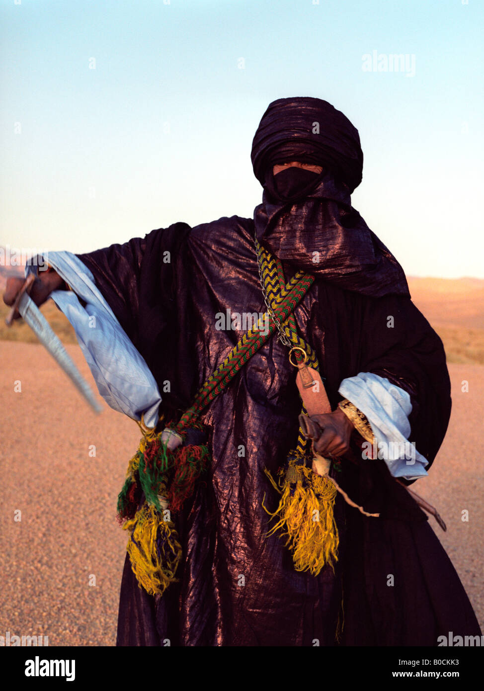 Un Touareg homme dans son costume traditionnel, habillé en fête Photo Stock  - Alamy